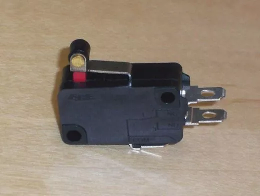 Mikroschalter mit Rollenhebel