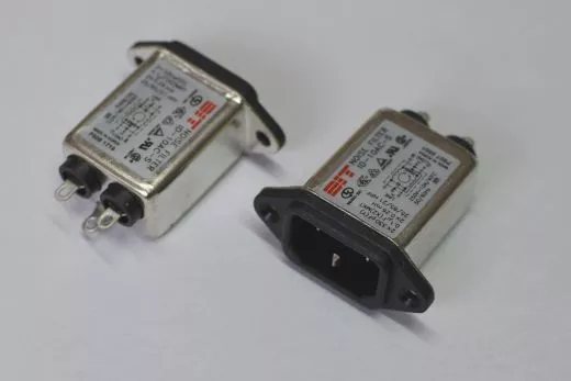 Kaltger�testecker mit Netzfilter 10A