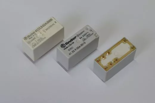 Relais 2xUM 8A Finder 41.52.9 24V
